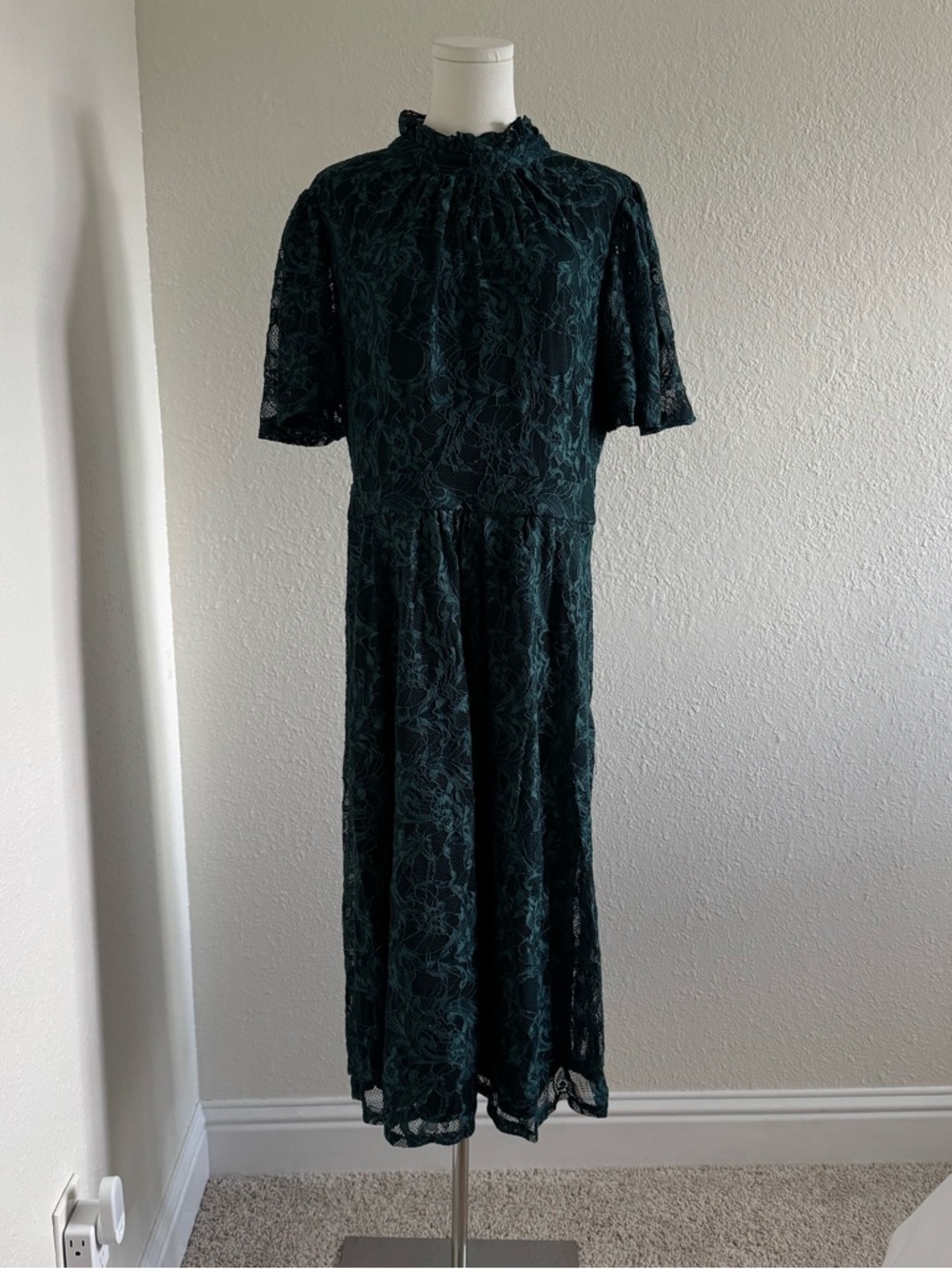 Julia Jordan Green Lace Mock Neck Flutter Sleeve Midi Dress Size 12